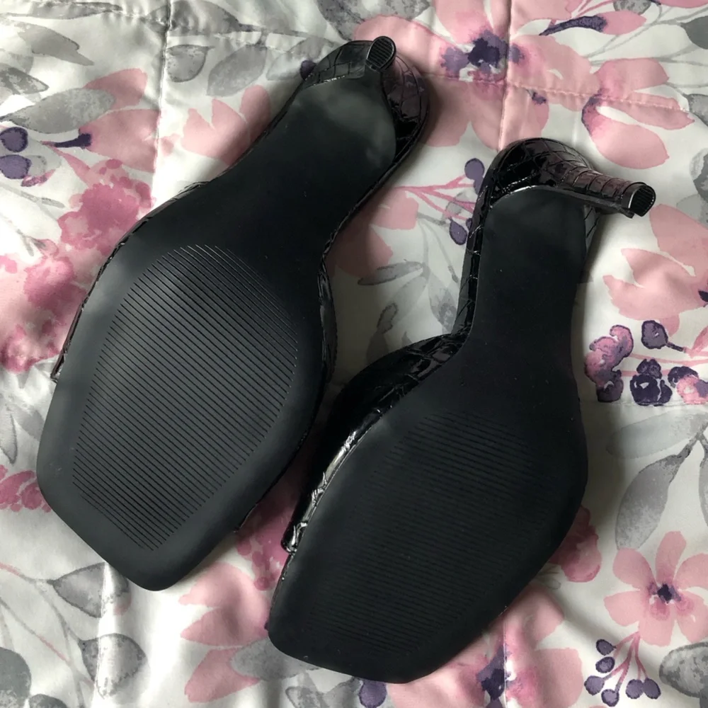 NWOT Croc Square Toe Heels - Picture 4 of 4